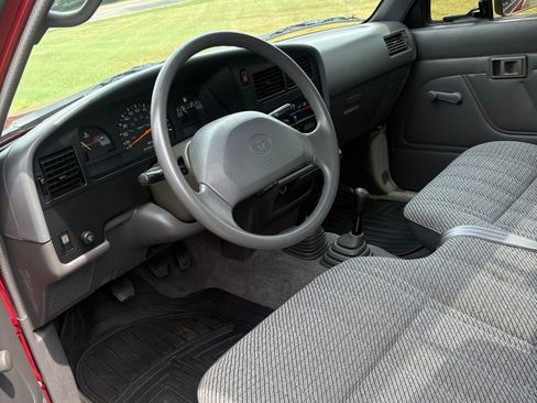 Used 1994 Toyota Pickup 4x4 Regular Cab DX image 7