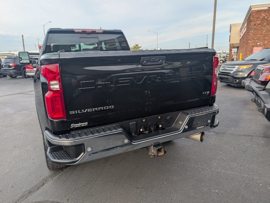 Used 2024 Chevrolet Silverado 2500 4x4 Crew Cab LTZ image 5