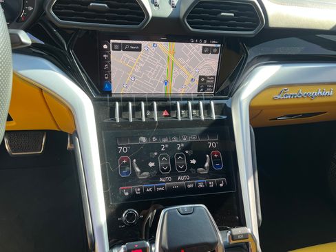 Used 2020 Lamborghini Urus image 15