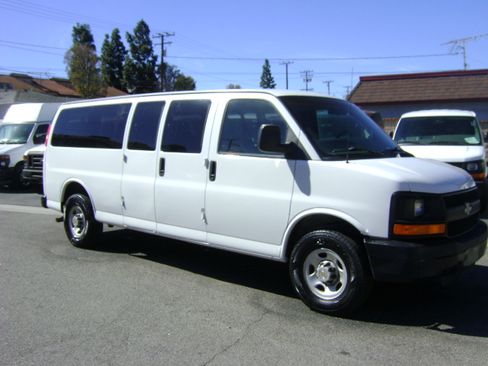 Used 2003 Chevrolet Express 3500 LS image 4