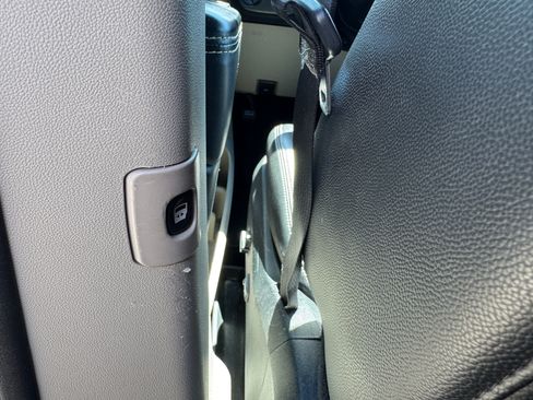 Used 2017 Dodge Grand Caravan SXT image 7