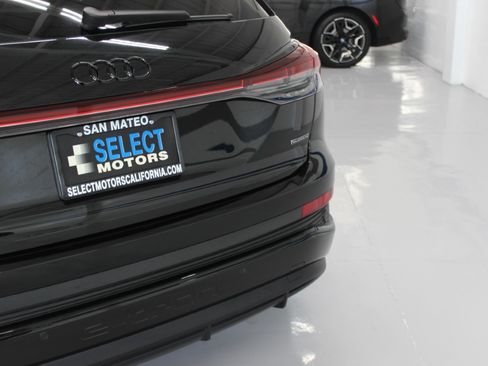 Used 2024 Audi Q4 e-tron Premium Plus image 10