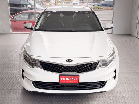 Used 2018 Kia Optima LX image 2