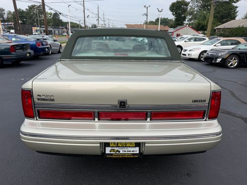 Used 1997 Lincoln Town Car Signature RWD image 49
