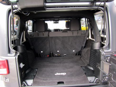 Used 2017 Jeep Wrangler Sport image 13