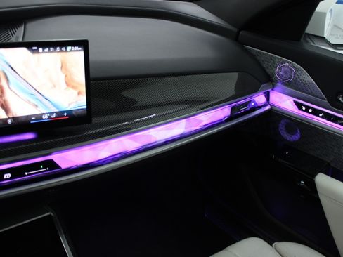 Used 2023 BMW i7 xDrive60 AWD/4WD image 38