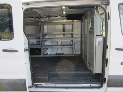 Used 2018 Ford Transit 150 XLT image 5