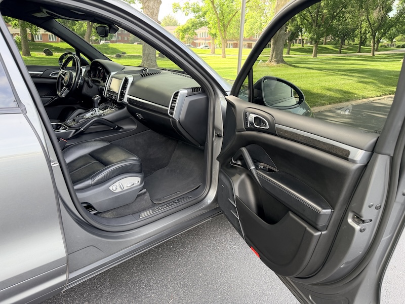 Used 2016 Porsche Cayenne S AWD/4WD image 24