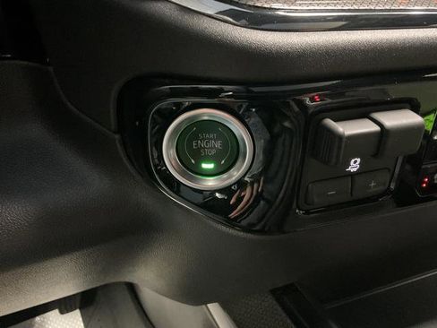 Used 2025 Chevrolet Silverado 1500 ZR2 image 21