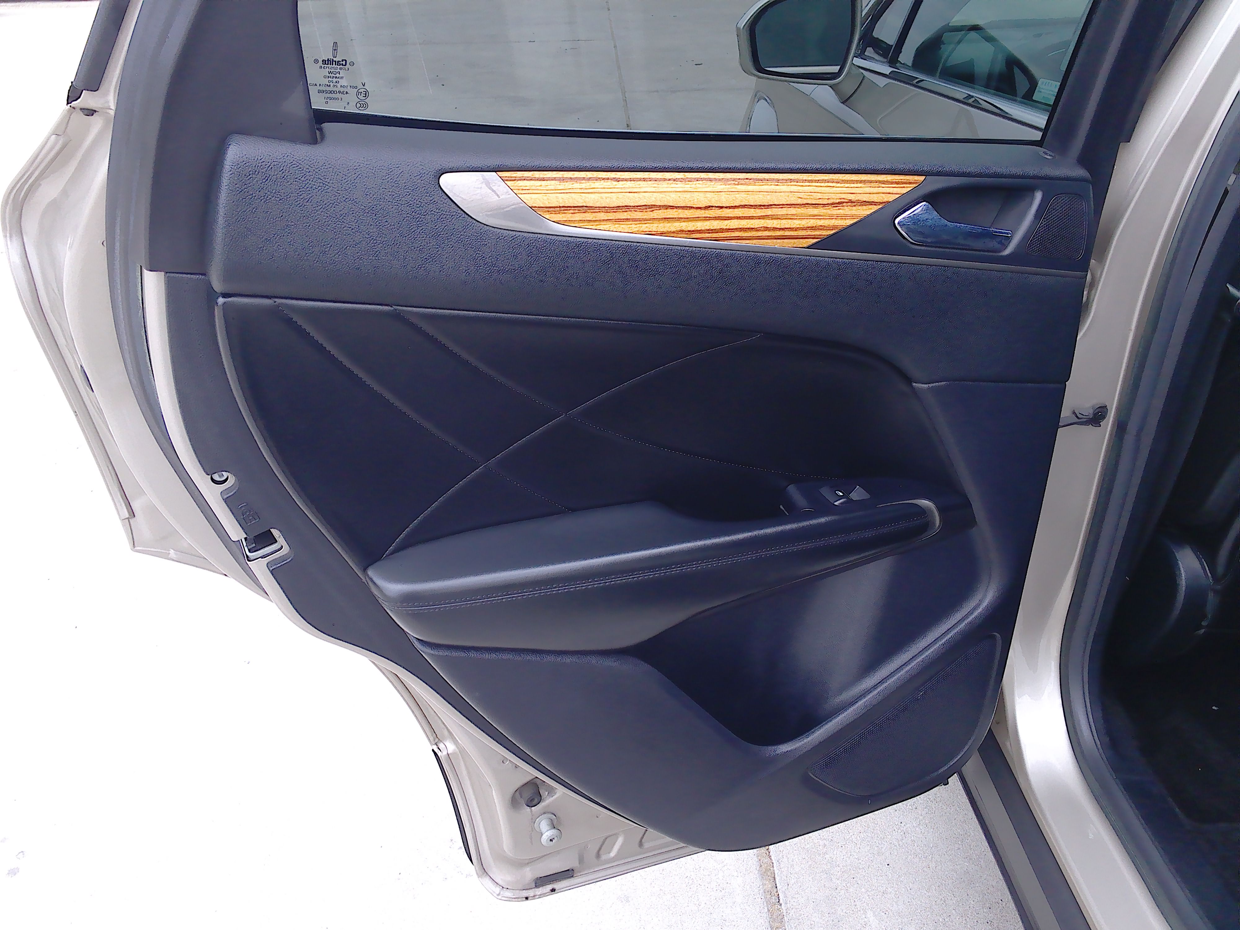 Used 2015 Lincoln MKC FWD image 10