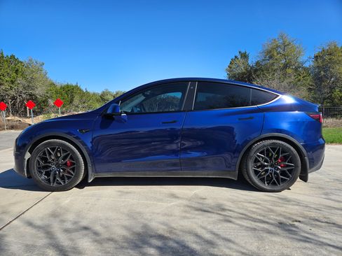 Used 2022 Tesla Model Y Performance image 5