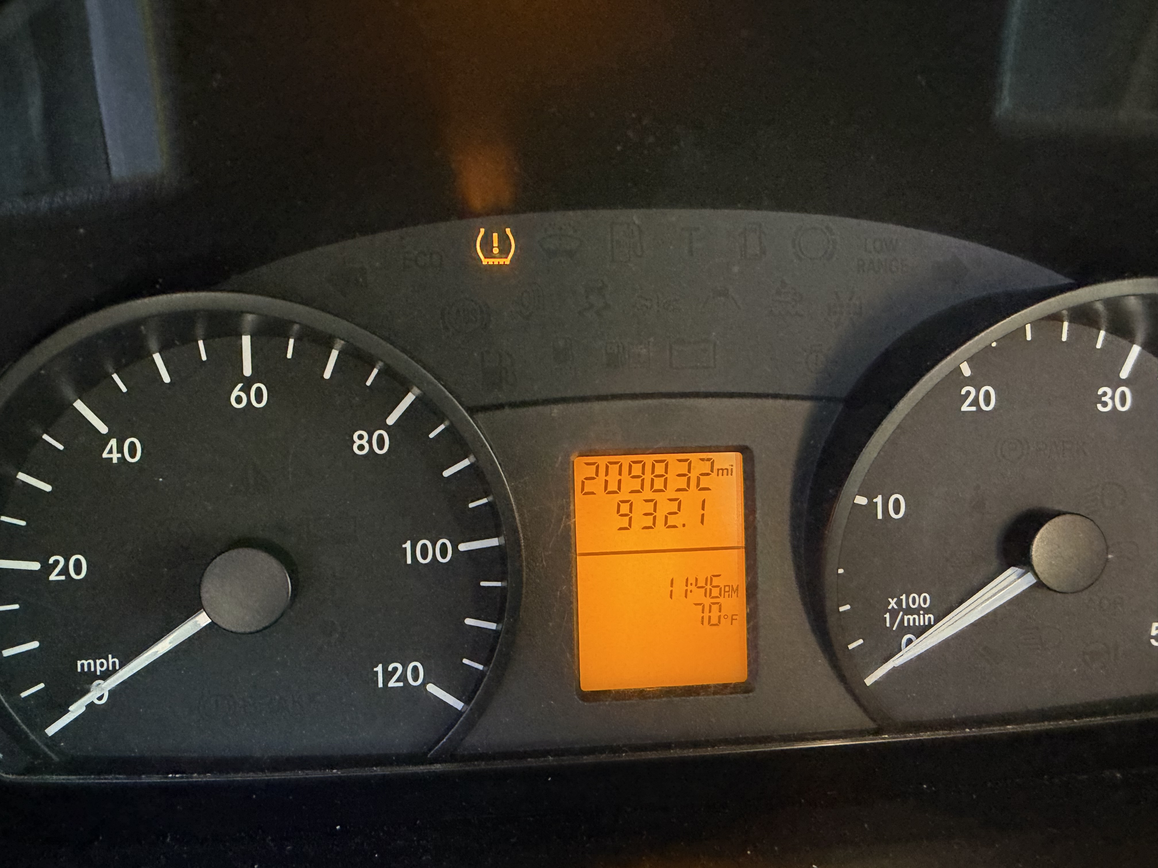 Used 2014 Mercedes-Benz Sprinter 2500 144 Passenger image 8
