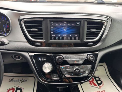 Used 2019 Chrysler Pacifica Touring Plus image 13