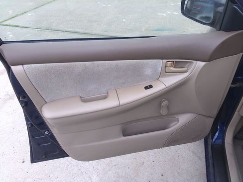 Used 2003 Toyota Corolla CE image 9