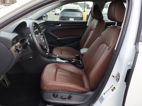 Used 2022 Volkswagen Passat Limited Edition image 13