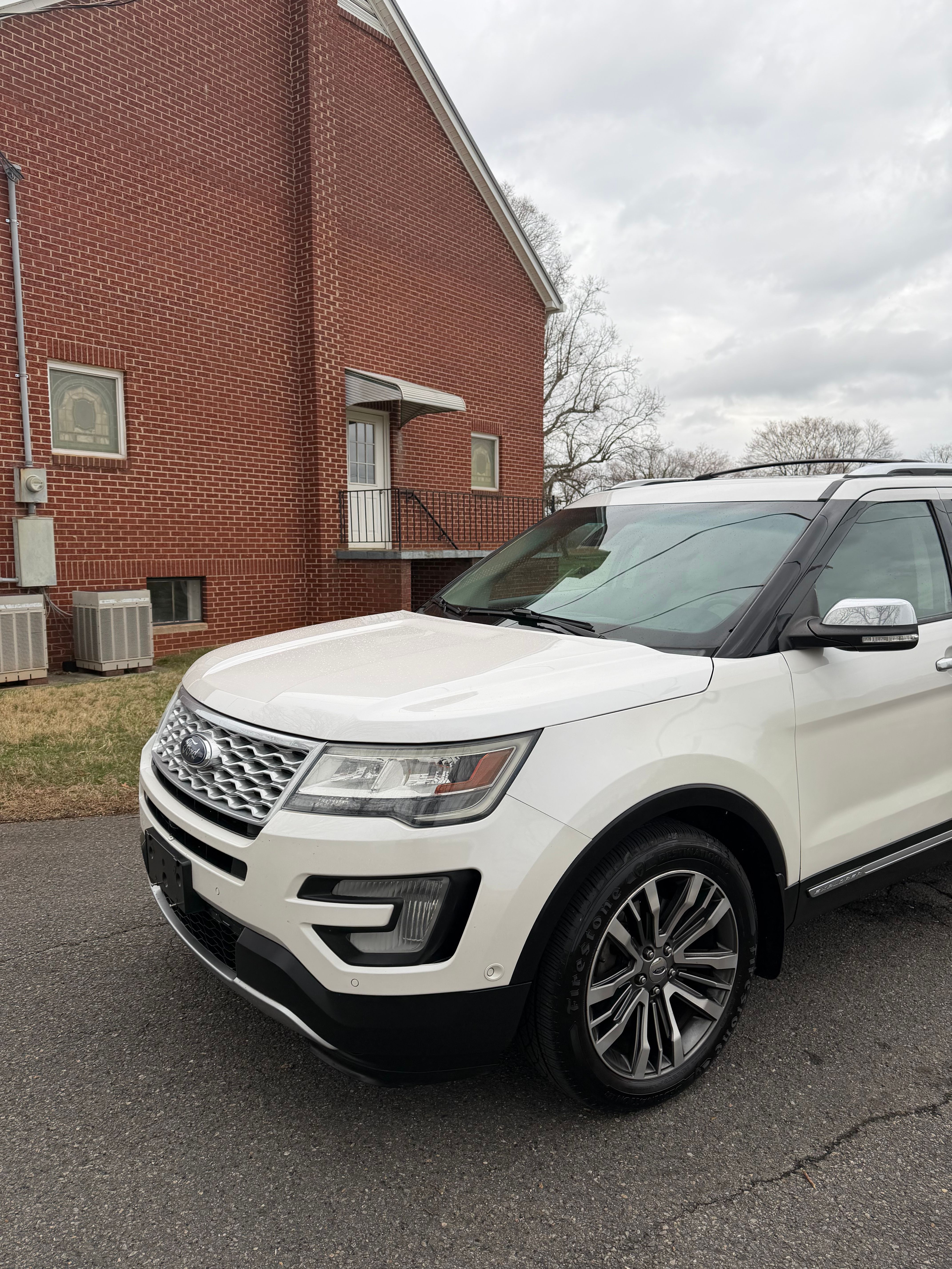 Used 2016 Ford Explorer Platinum AWD/4WD image 2
