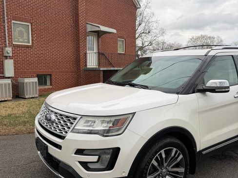 Used 2016 Ford Explorer Platinum image 2