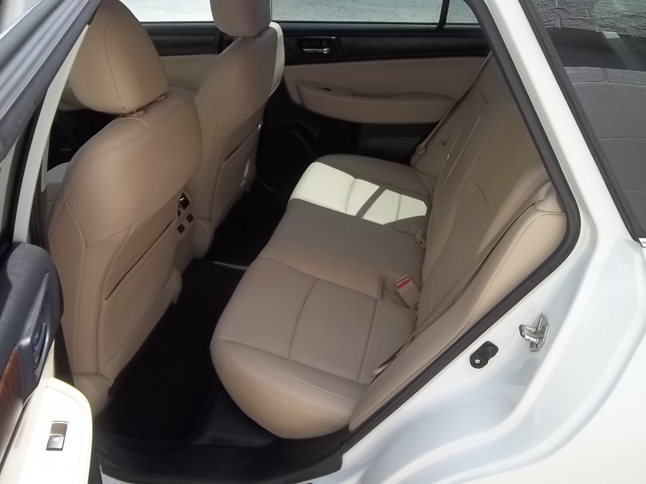 Used 2015 Subaru Outback 3.6R Limited AWD/4WD image 25