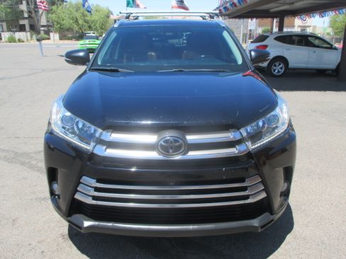 Used 2017 Toyota Highlander AWD Limited Platinum image 19