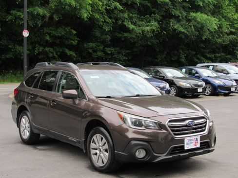 Used 2019 Subaru Outback 2.5i Premium AWD/4WD image 11