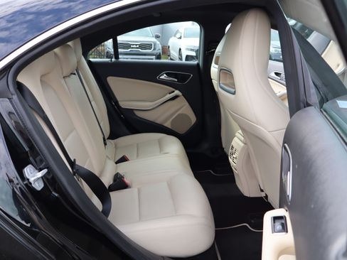 Used 2014 Mercedes-Benz CLA 250 image 14