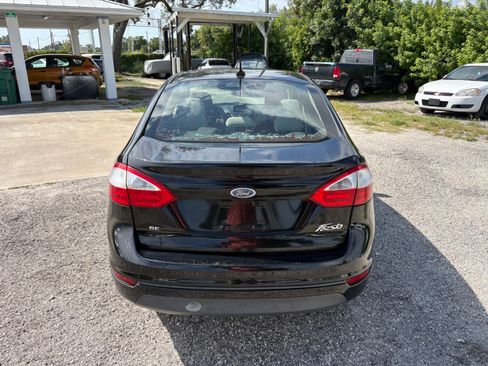 Used 2017 Ford Fiesta SE Sedan FWD image 4