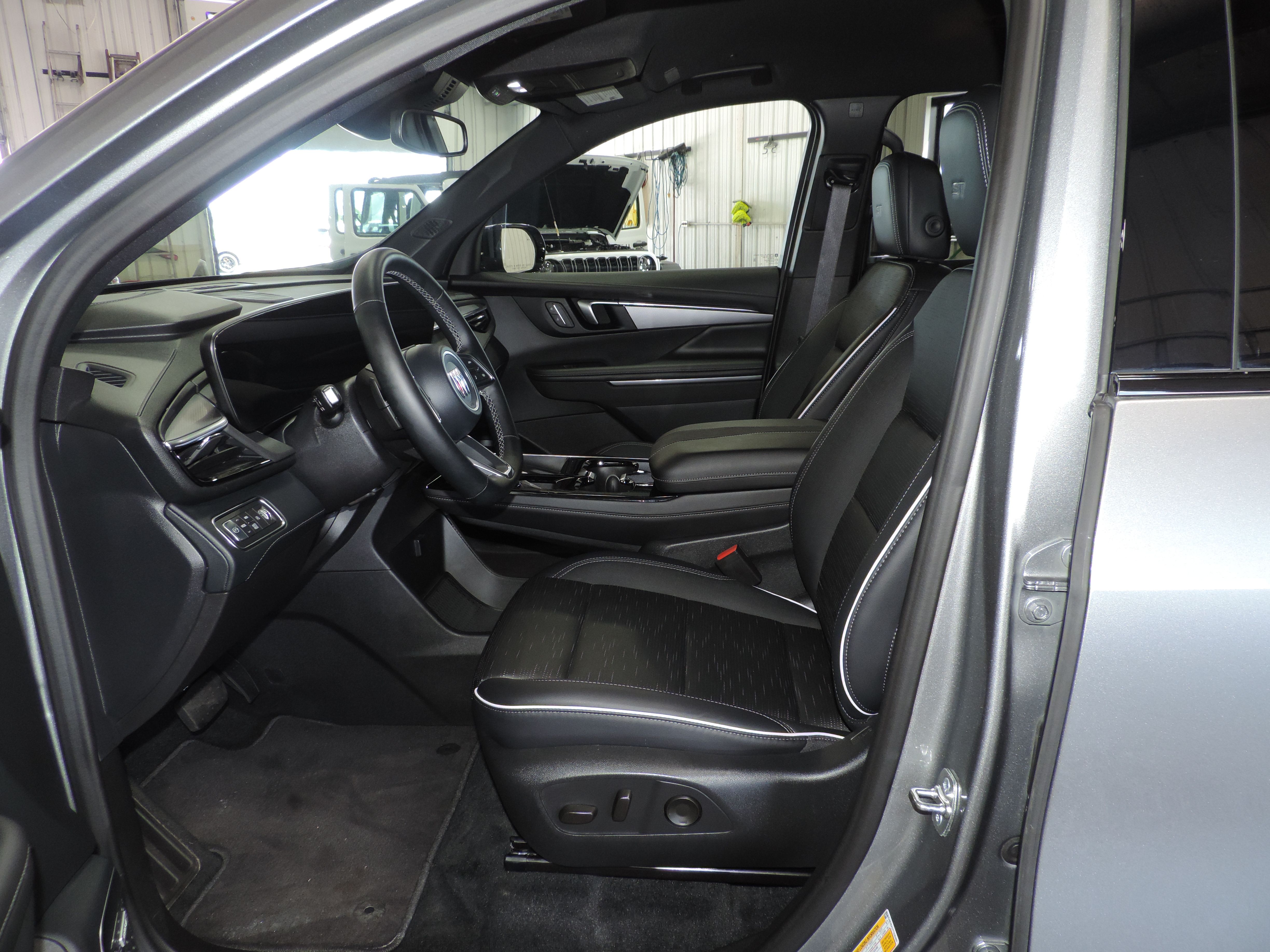 Used 2026 Buick Enclave AWD Sport Touring image 39