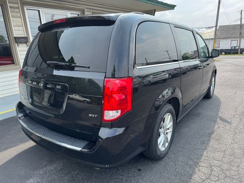 Used 2020 Dodge Grand Caravan SXT FWD image 6