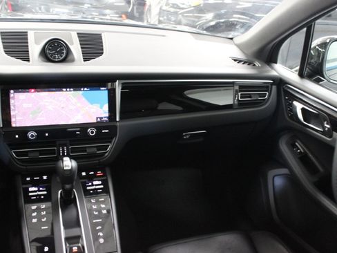 Used 2023 Porsche Macan UNAVAIL AWD/4WD image 41