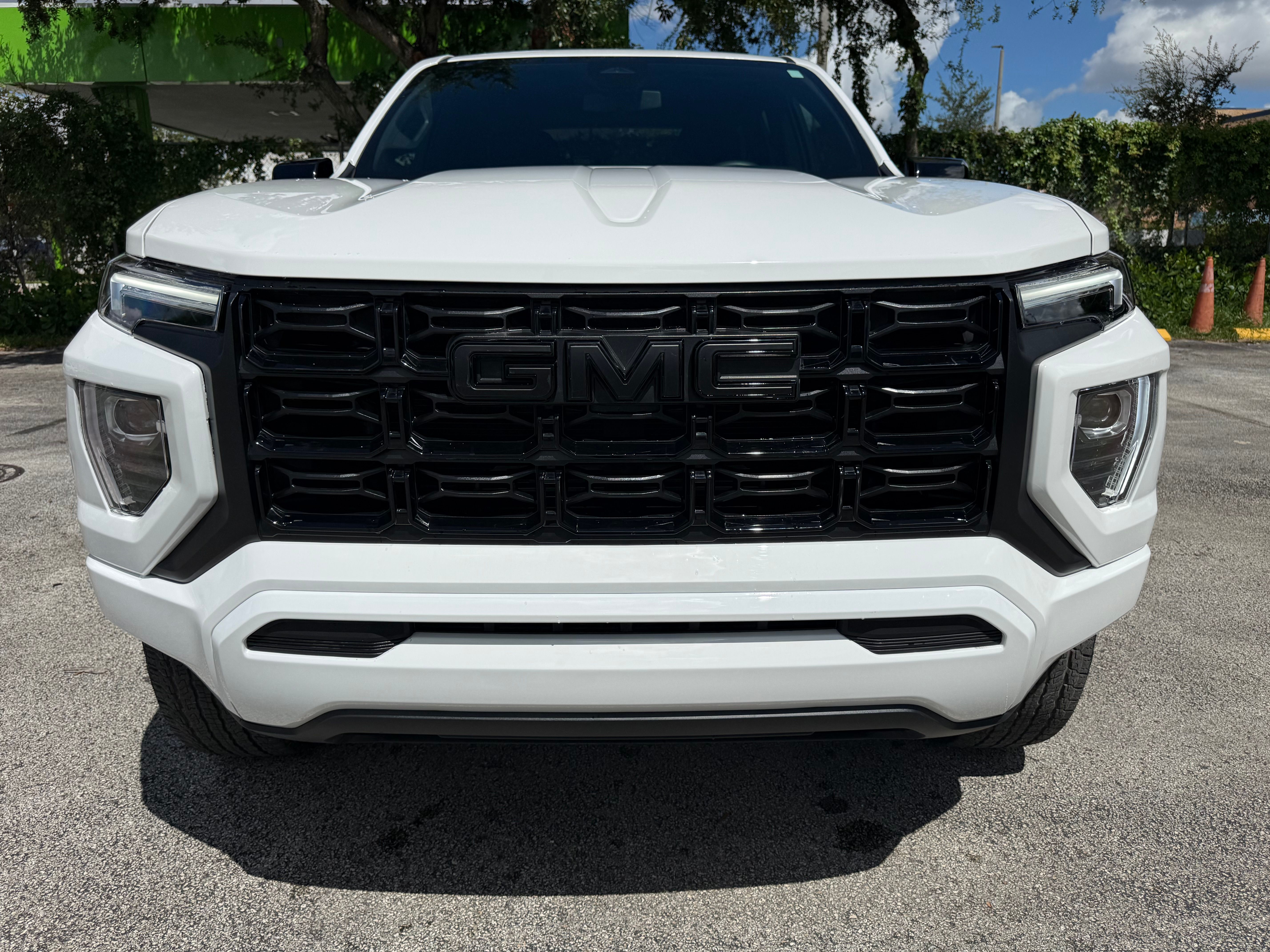 Used 2024 GMC Canyon 2WD Crew Cab Elevation image 7