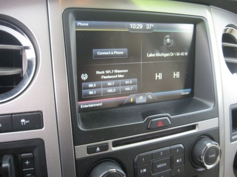 Used 2015 Ford Expedition XLT image 11