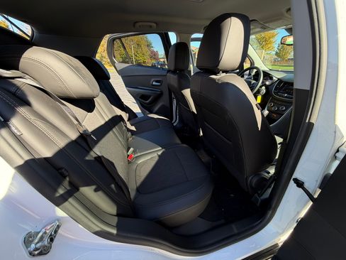 Used 2022 Chevrolet Trax LT image 25