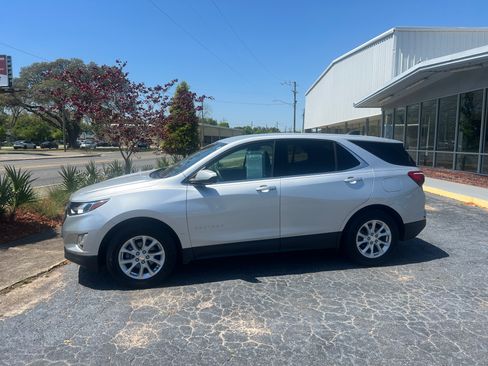 Used 2020 Chevrolet Equinox LT image 3