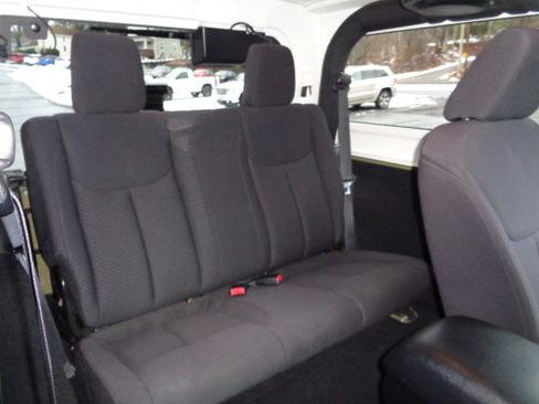 Used 2013 Jeep Wrangler Freedom Edition image 8