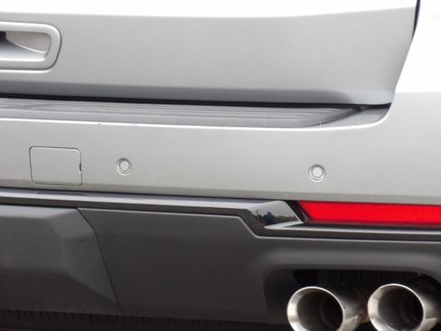 Used 2025 Chevrolet Suburban Z71 image 15