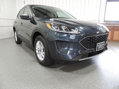 Used 2022 Ford Escape SE image 3