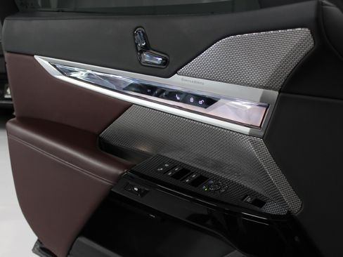 Used 2024 BMW i7 eDrive50 RWD image 40