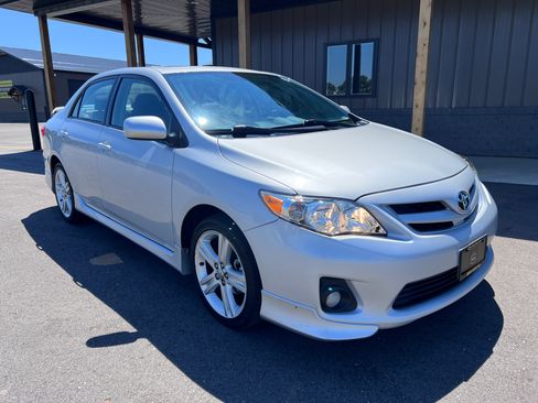 Used 2013 Toyota Corolla S Sedan 4D FWD image 8