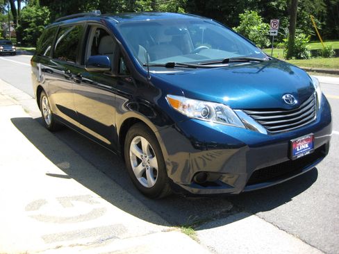 Used 2011 Toyota Sienna LE FWD image 8