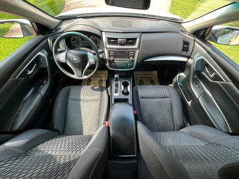 Used 2016 Nissan Altima SV FWD image 9