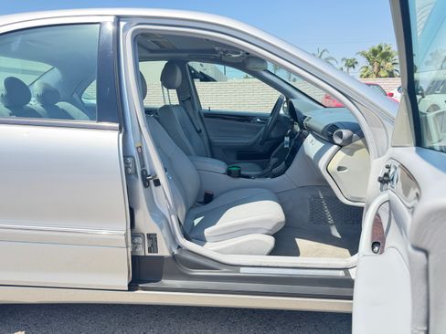 Used 2001 Mercedes-Benz C 320 Sedan image 18
