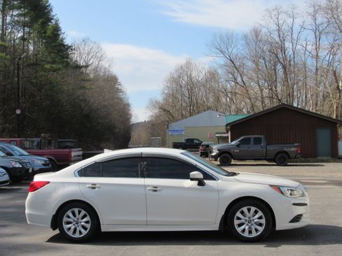 Used 2016 Subaru Legacy 2.5i Premium image 11