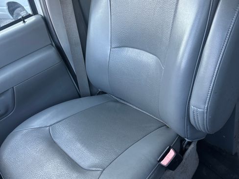 Used 2004 Ford E-350 and Econoline 350 XLT image 16