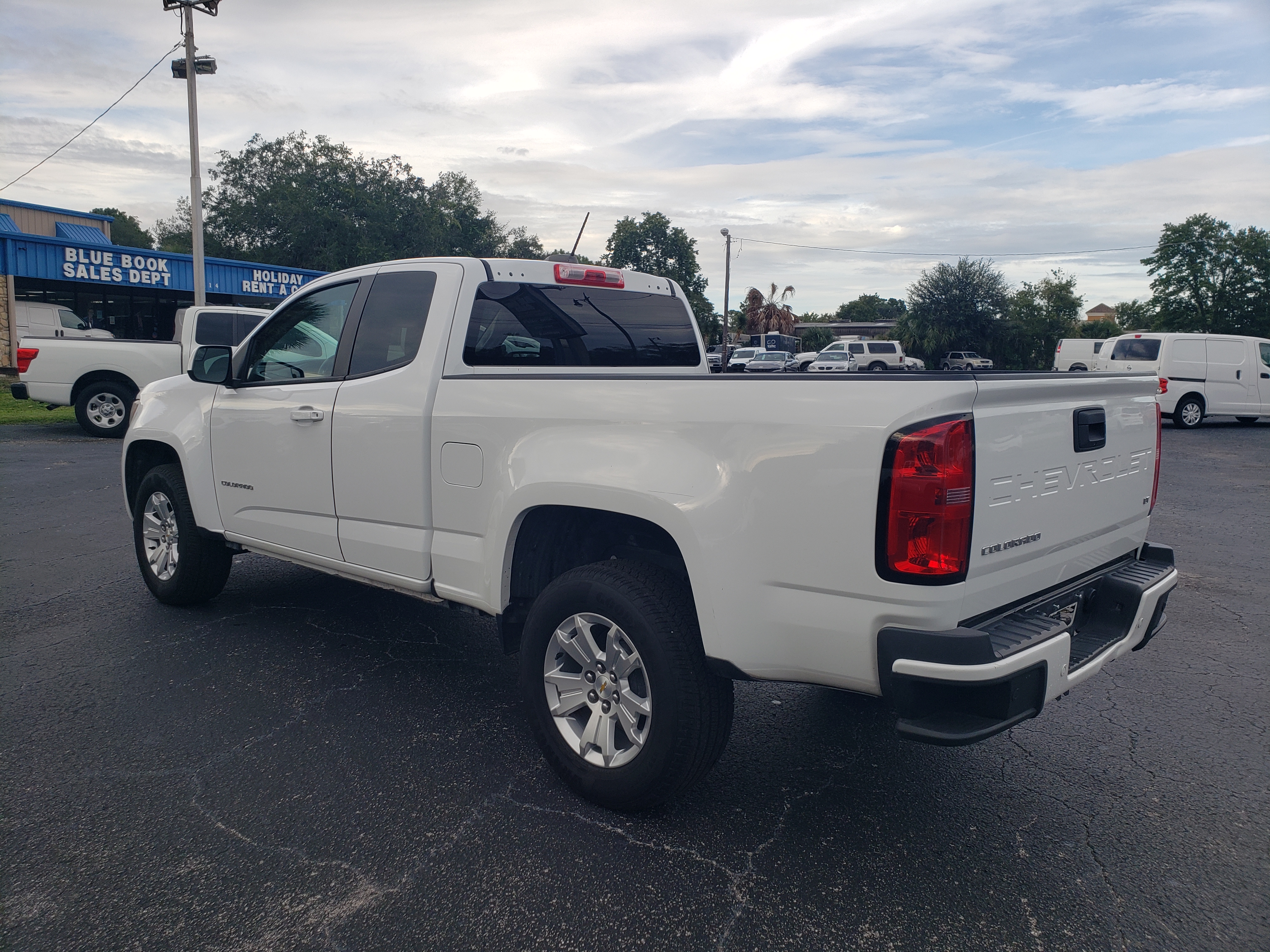 Used 2022 Chevrolet Colorado 2WD Extended Cab LT image 3