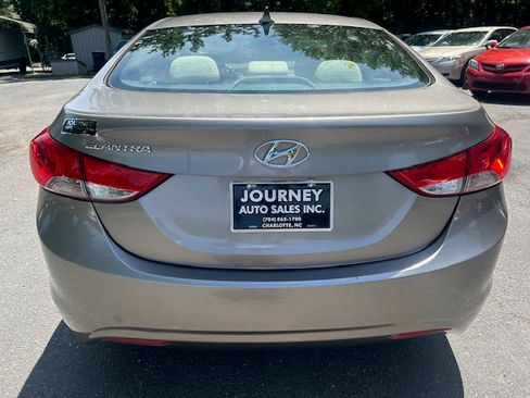 Used 2013 Hyundai Elantra Sedan FWD image 4