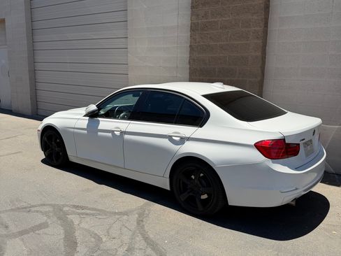 Used 2013 BMW 320i xDrive Sedan AWD/4WD image 3