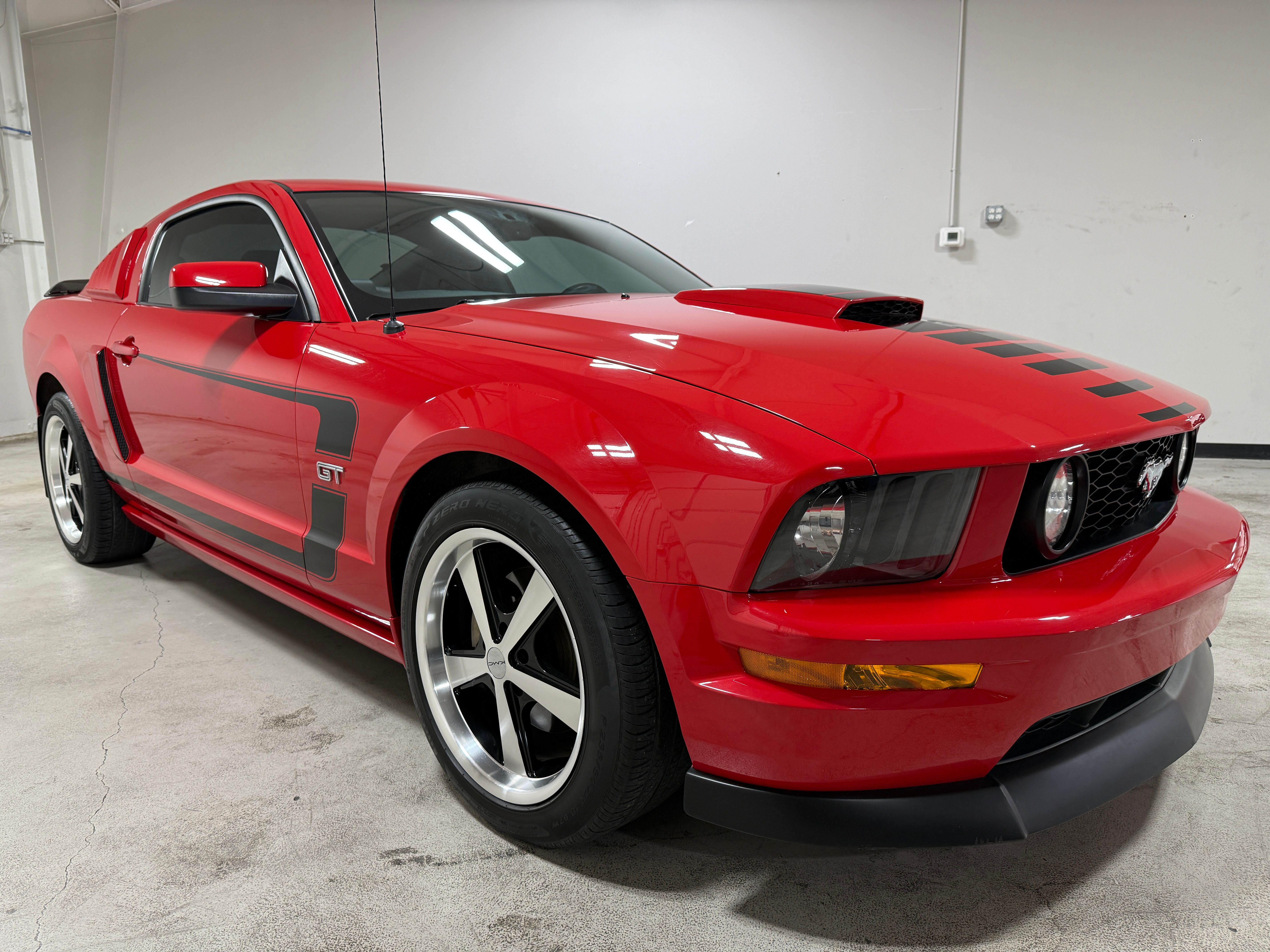 Used 2007 Ford Mustang GT Deluxe RWD image 1