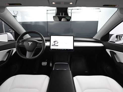 Used 2021 Tesla Model Y Performance image 19