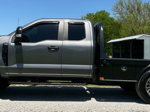 Used 2023 Ford F350 AWD/4WD image 2