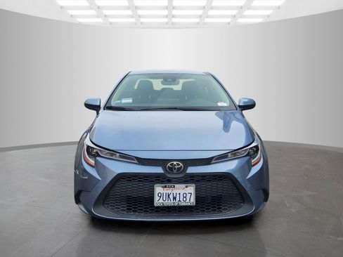 Used 2022 Toyota Corolla LE image 2